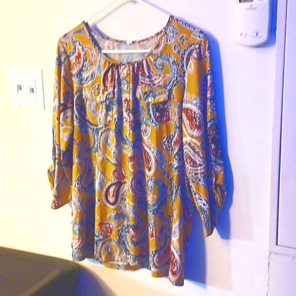 A XL women's formal quarter sleeve tee shirt